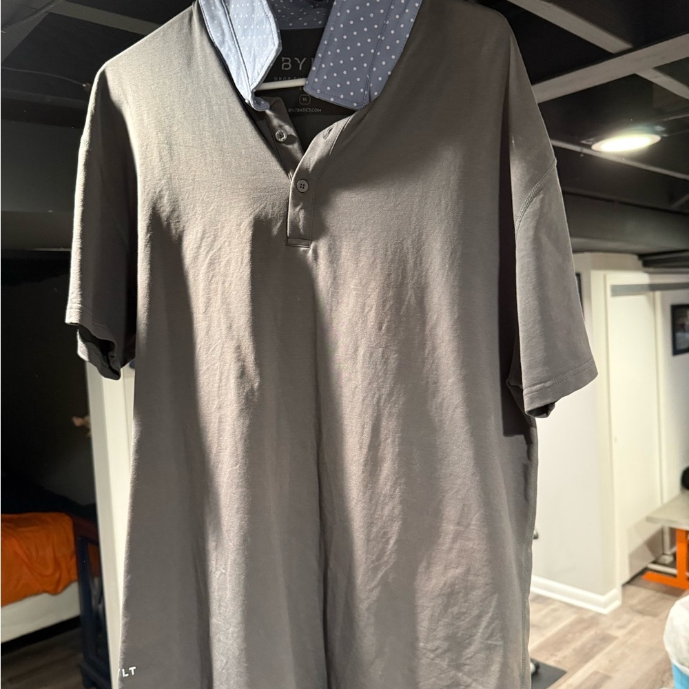 Classic Gray Polo Shirt with Polk a dot Structured Collar